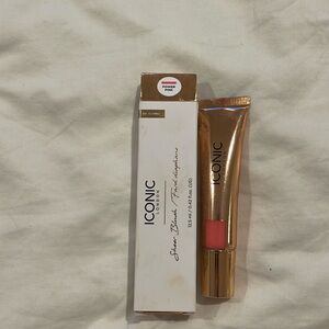 Iconic London liquid blush in power pink